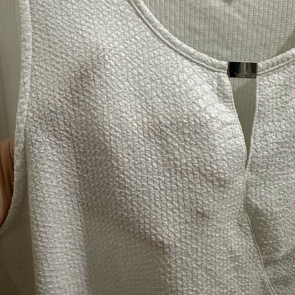 Calvin Klein White Sleeveless Shirt/Top Textured Fabric Keyhole Metal Piece XL - Picture 2 of 9